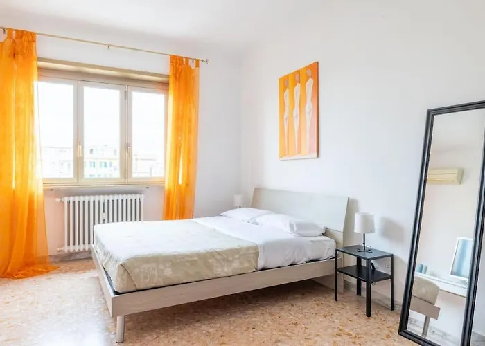 Apartment Ambra's Bright Rom