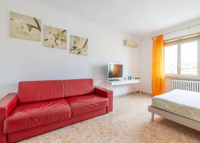 Apartment Ambra's Bright Rom